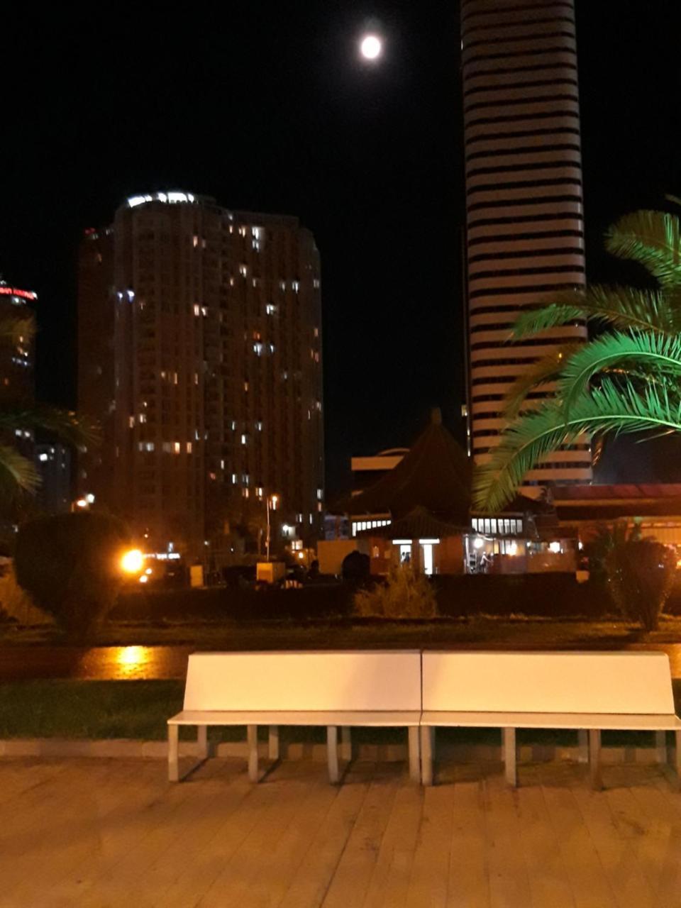 Mari Apartment Batumi Esterno foto